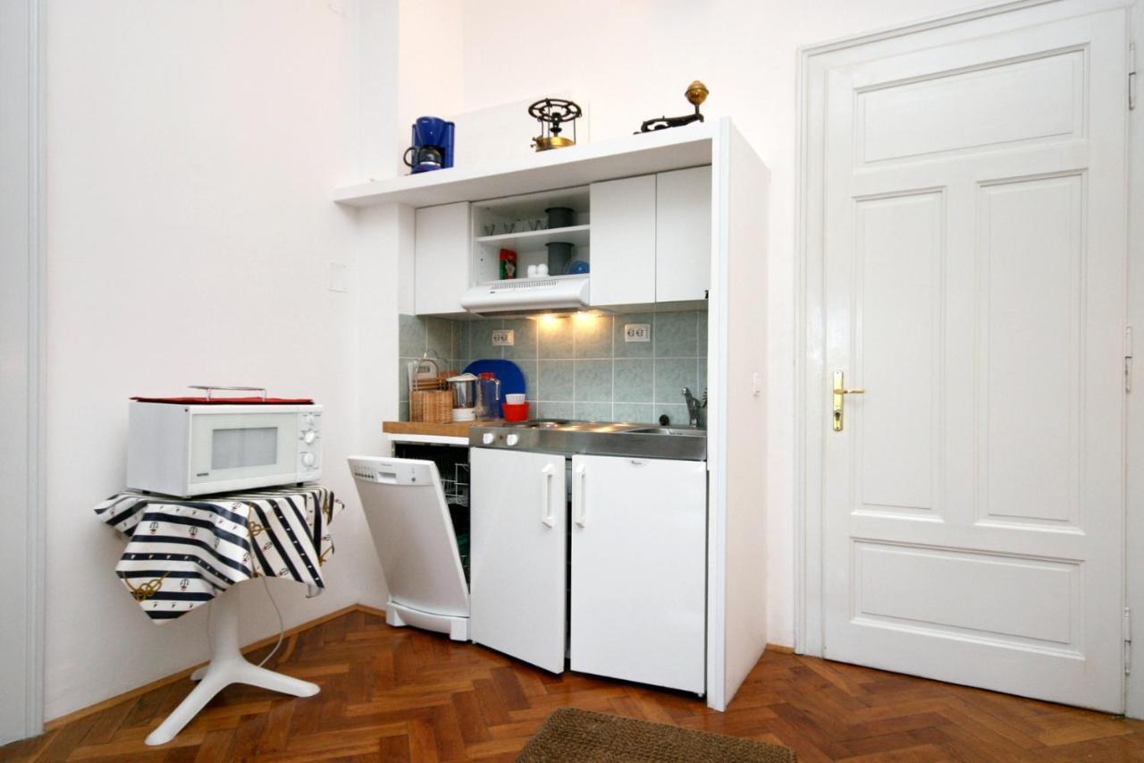 Apartments By The Sea Crikvenica - 5563 Buitenkant foto